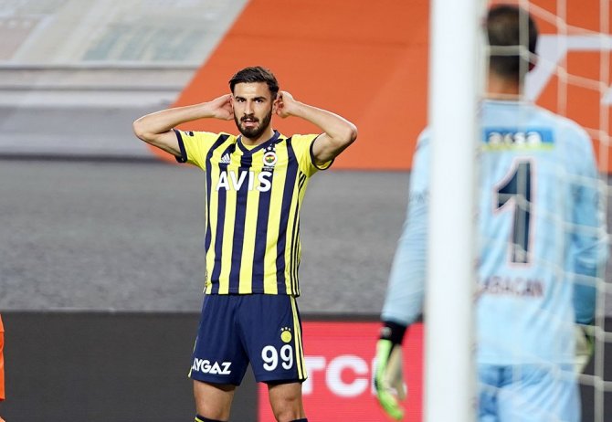 Süper Lig: Fenerbahçe: 1 - Medipol Başakşehir: 1 (İlk Yarı)