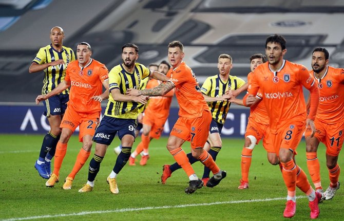 Süper Lig: Fenerbahçe: 1 - Medipol Başakşehir: 1 (İlk Yarı)