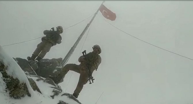 Mehmetçiğin Çetin Kış Şartlarına Rağmen Vatan Nöbeti Sürüyor