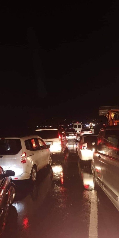 Artvin’de Heyelan Nedeniyle Karayolu Trafiğe Kapandı