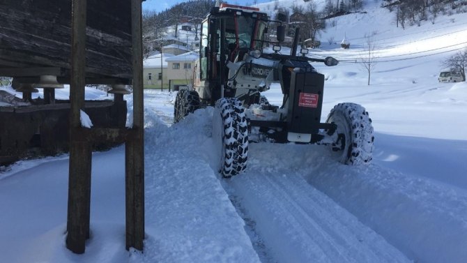 Trabzon’da 102 Mahalle Yolu Kar Nedeniyle Ulaşıma Kapandı