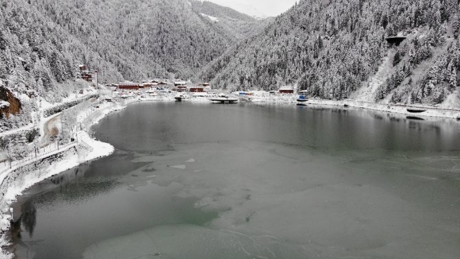 Uzungöl Kısmen Dondu