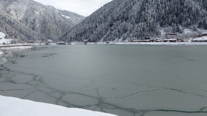 Uzungöl Kısmen Dondu