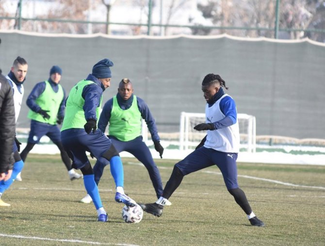 Bb Erzurumspor Mesut Bakkal Yönetiminde İlk Antrenmanına Çıktı