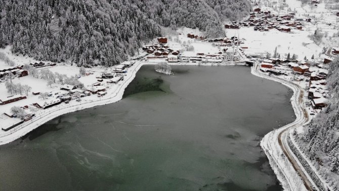 Uzungöl Kısmen Dondu