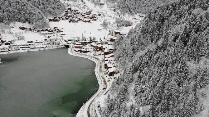 Uzungöl Kısmen Dondu