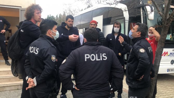 Seyircisiz Maçta Olay Çıktı Polis Biber Gazı İle Müdahale Etti