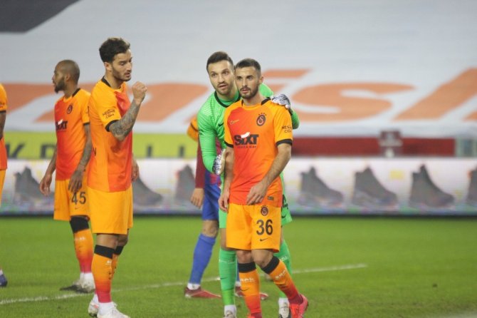Süper Lig: Trabzonspor: 0 - Galatasaray: 1 (İlk Yarı)