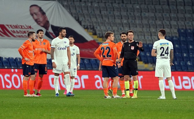 Süper Lig: Başakşehir: 0 - Kasımpaşa: 0 (Maç Devam Ediyor)