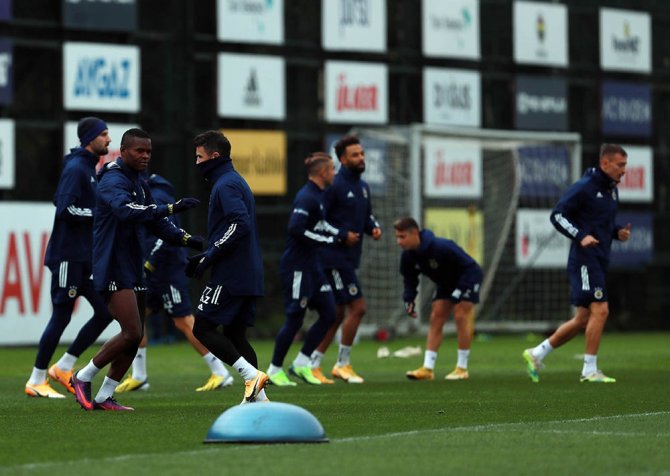 Fenerbahçe’de Samatta, Valencia, Lemos Ve Tolga Takımla Çalıştı