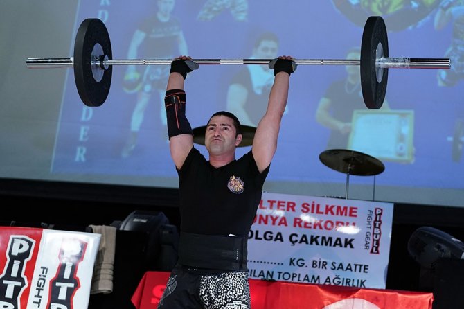 Tolga Çakmak, Halter Silkmede Dünya Rekoru Kırdı