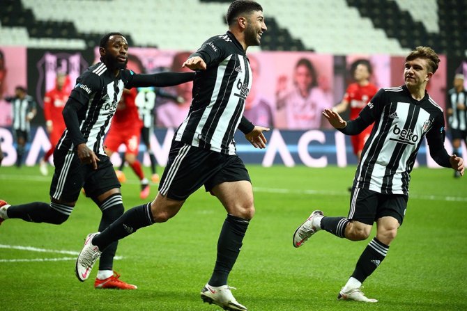 Süper Lig: Beşiktaş: 1 - Sivasspor: 0 (İlk Yarı)