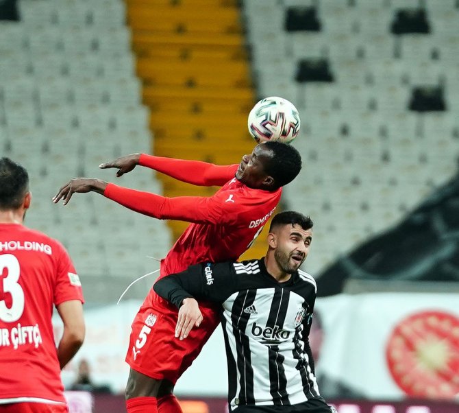 Süper Lig: Beşiktaş: 3 - Sivasspor: 0 (Maç Sonucu)