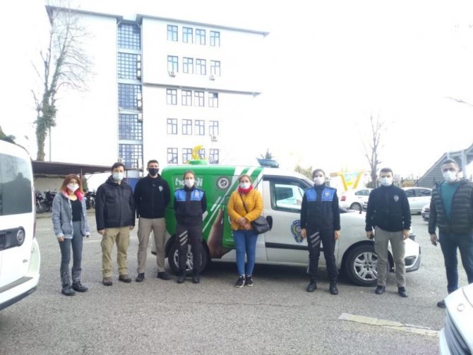 Sokak Hayvanlarına Polis Şefkati