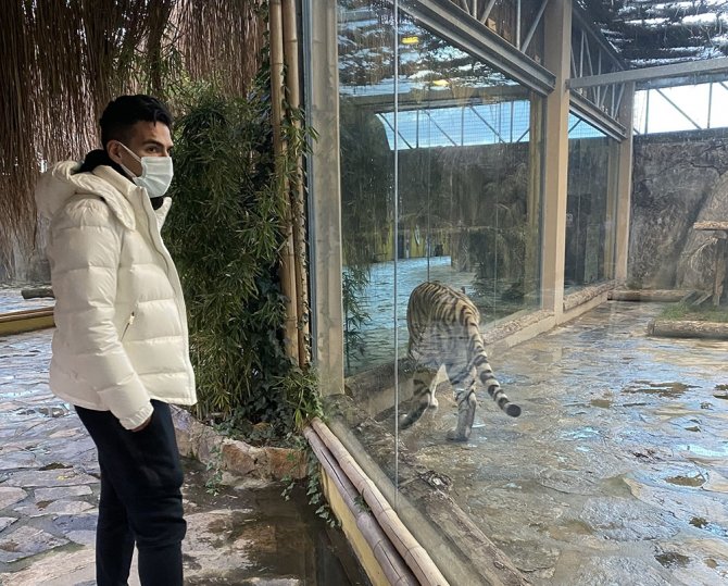 Falcao, Ailesiyle Birlikte Aslan Park Ve Akvaryum’u Gezdi