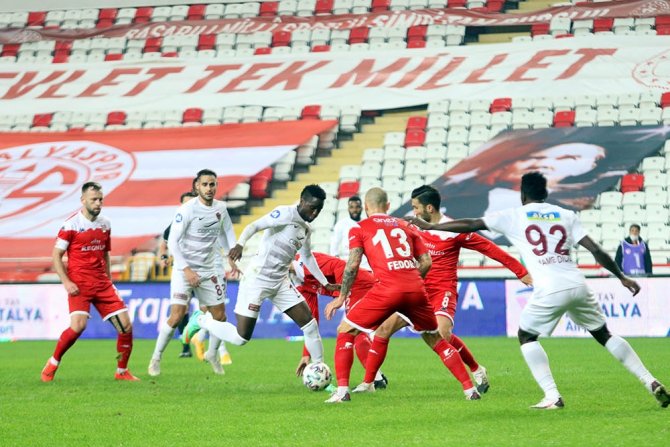 Ft Antalyaspor: 0 - Atakaş Hatayspor: 5 (İlk Yarı)