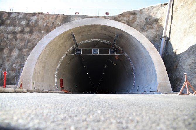 2 Bin 400 Metre Tünelle Bağlanan Kömürhan Köprüsü Açılışa Hazır