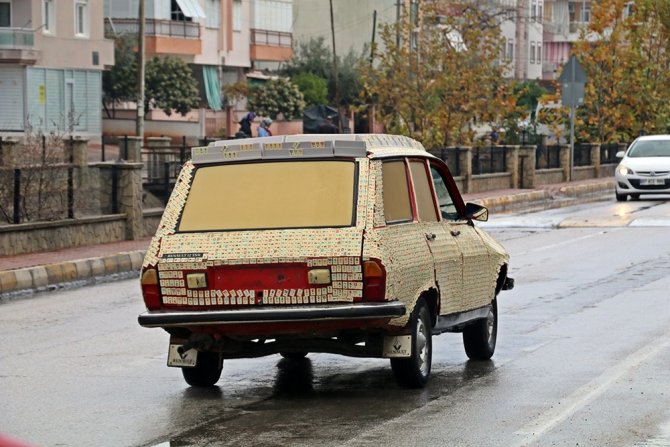 Oyunda İddiayı Kaybetti, Aracını 11 Bin Okey Taşıyla Kaplayıp Trafiğe Çıktı