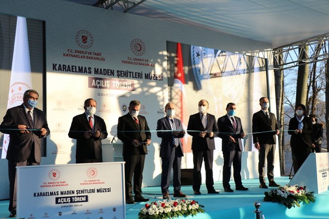 Enerji Bakanı Dönmez: "Kökü Dışarıda Kendi İçeride Olan Yapılar Bize Akıl Vermeye Kalkmasın"