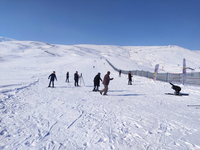 Çaldıran’da Kayak Sezonu Açıldı