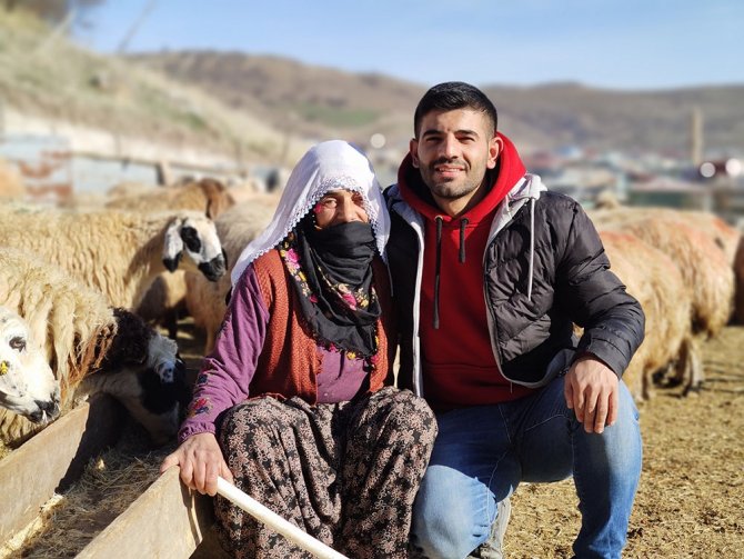Hem Çobanlık Yaptı, Hem Ders Çalışarak Hayallerinin Peşinden Gitti