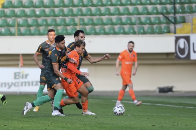 Süper Lig: Aytemiz Alanyaspor: 3 - Medipol Başakşehir: 0 (Maç Sonucu)