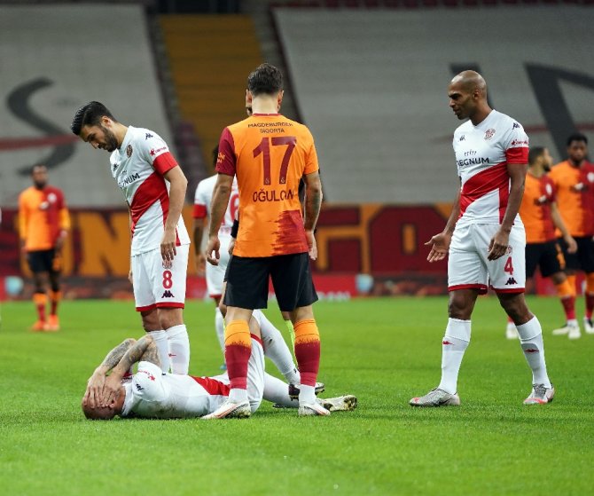 Süper Lig: Galatasaray: 0 - Antalyaspor: 0 (İlk Yarı)