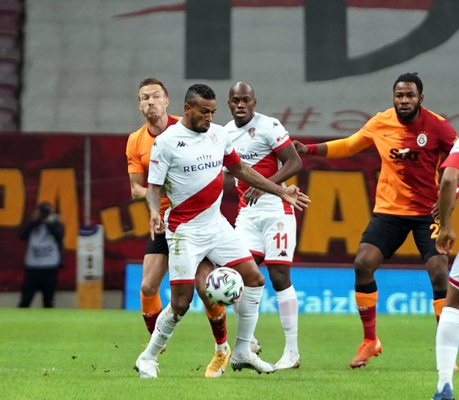 Süper Lig: Galatasaray: 0 - Antalyaspor: 0 (İlk Yarı)