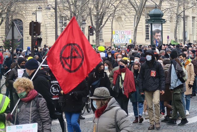 Paris’te Polis Şiddeti Karşıtı Protesto