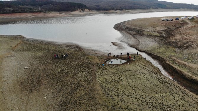 Kuruyan Ömerli Barajı’nda Mahsur Kalan Yavru Balıkları Kurtarma Operasyonu Havadan Görüntülendi