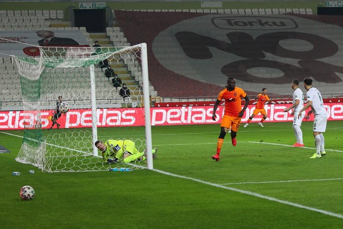 Konyaspor: 1 - Galatasaray: 1 (İlk Yarı)