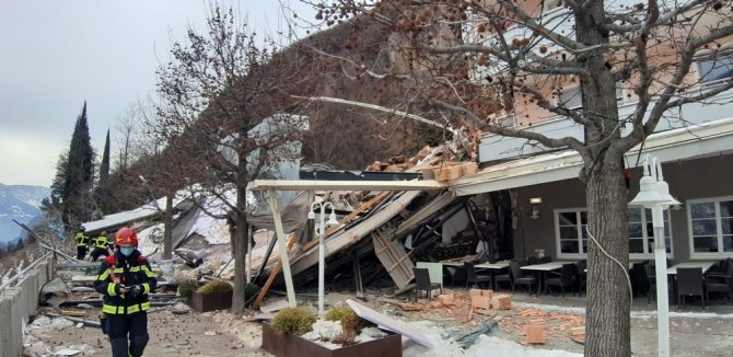 İtalya’da Heyelan Nedeniyle Bir Otel Yıkıldı