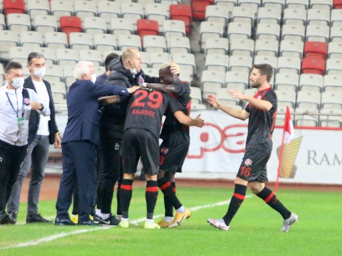 Süper Lig: Ft Antalyaspor: 2 - Fatih Karagümrük: 1 (İlk Yarı)