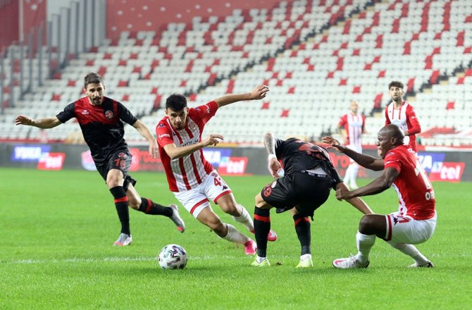 Süper Lig: Ft Antalyaspor: 2 - Fatih Karagümrük: 1 (İlk Yarı)