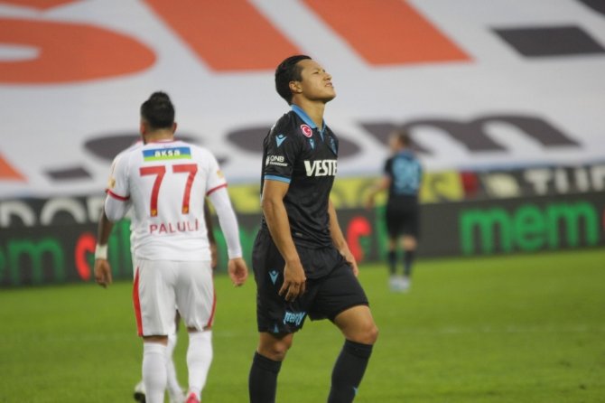 Süper Lig: Trabzonspor: 1 - Göztepe: 0 (İlk Yarı)