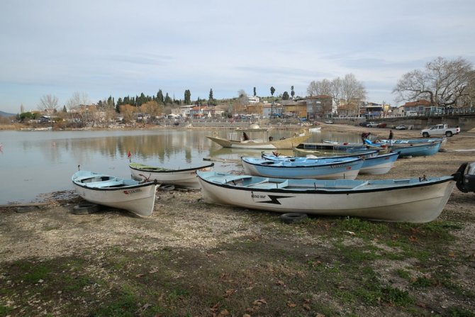 2600 Yıllık Geçmişi Olan Uluabat Gölü’nde Kuraklık Tehlikesi
