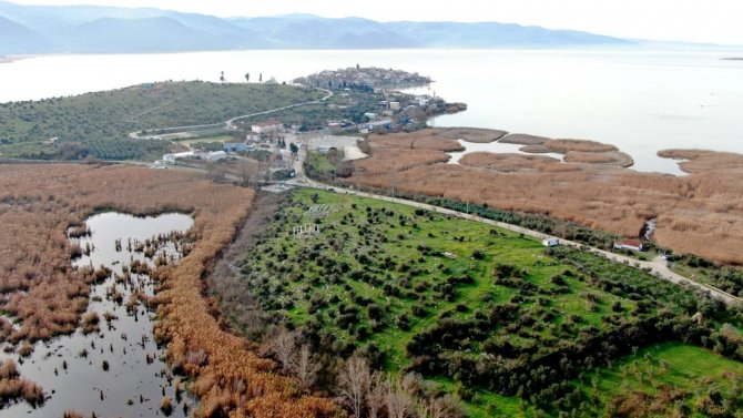 2600 Yıllık Geçmişi Olan Uluabat Gölü’nde Kuraklık Tehlikesi