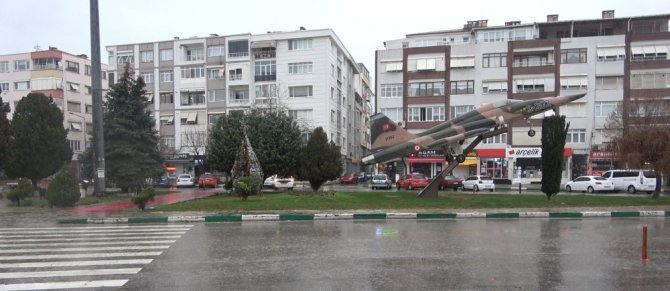 Sokağa Çıkma Yasağında Sokaklar Bu Kez Yağmurla Yıkandı