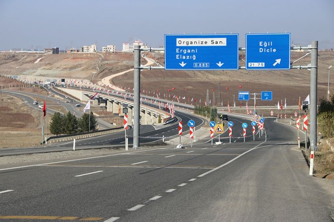 Cumhurbaşkanı Erdoğan Video Konferans Yöntemi İle Diyarbakır’daki Açılışa Katıldı