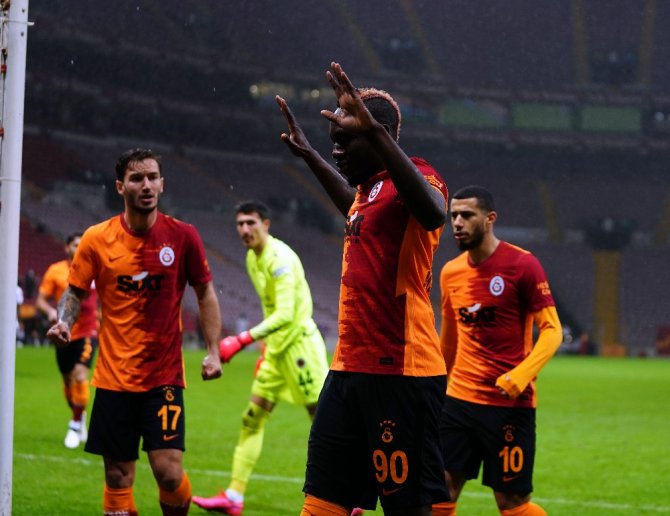 Süper Lig: Galatasaray: 4 - Gençlerbirliği: 0 (İlk Yarı)