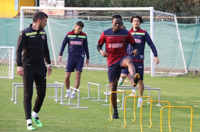 Alanyaspor, Paşa’yı Yenerek Evindeki Seriyi Sürdürmek İstiyor