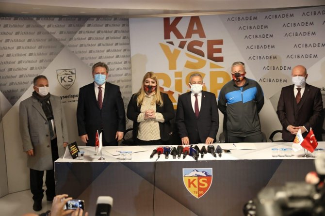 Dan Petrescu: "Amacımız Maçlar Kazanarak Kulübü Üst Sıralara Çıkarmak"