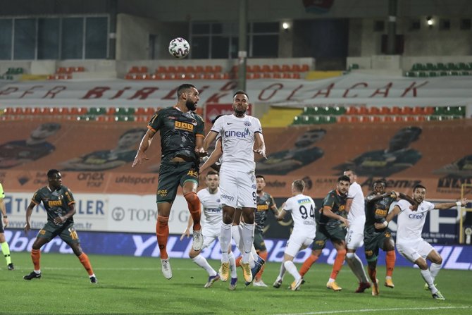 Süper Lig: Aytemiz Alanyaspor: 1 - Kasımpaşa: 2 (İlk Yarı)