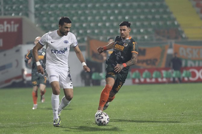 Süper Lig: Aytemiz Alanyaspor: 1 - Kasımpaşa: 2 (İlk Yarı)