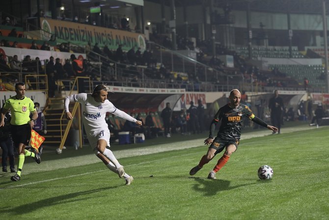 Süper Lig: Aytemiz Alanyaspor: 1 - Kasımpaşa: 2 (İlk Yarı)
