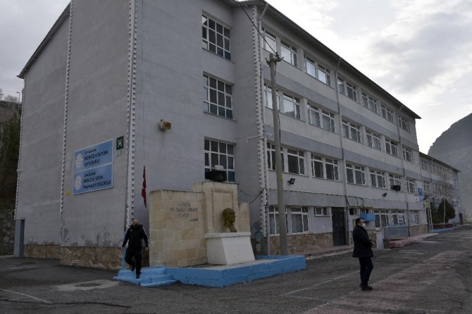 Gümüşhane’de Okullarda İstiklal Marşı Okundu