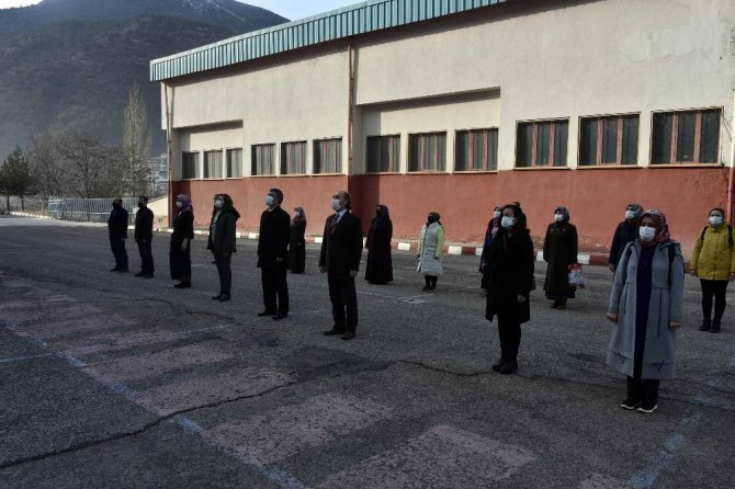 Gümüşhane’de Okullarda İstiklal Marşı Okundu