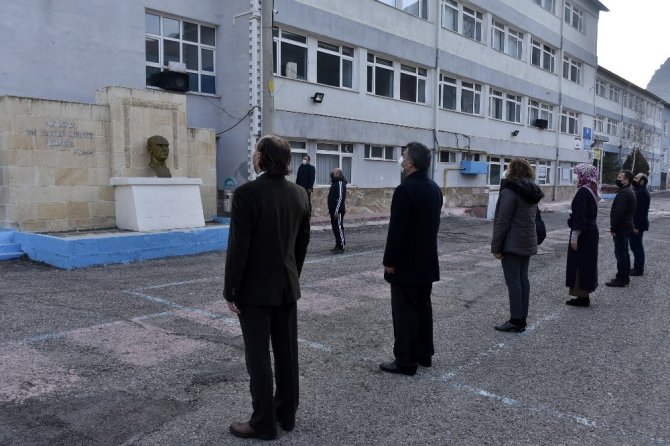 Gümüşhane’de Okullarda İstiklal Marşı Okundu