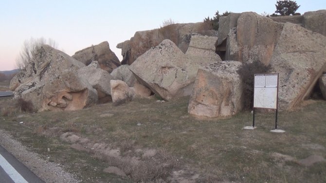 Gizemli Frig Vadisinin En Dikkat Çekici Eseri: ‘Yılantaş Kaya Mezarı’