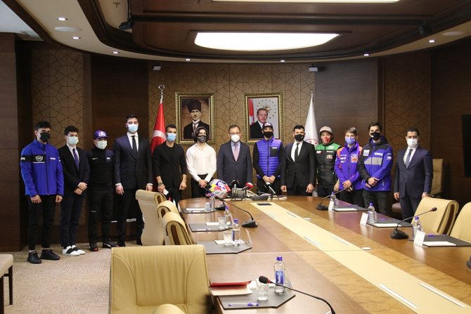 Bakan Kasapoğlu Genç Motor Sporcularını Kabul Etti